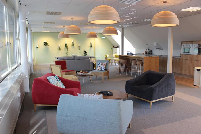 創(chuàng)新人性化辦公室茶水間裝修設(shè)計案例效果圖