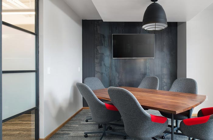 700平方辦公室洽談室裝修設(shè)計實景圖