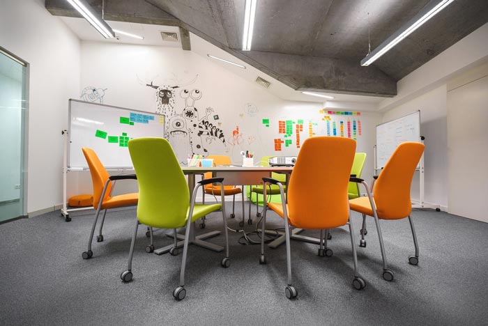 小型創意辦公室會議室裝修設計案例效果圖