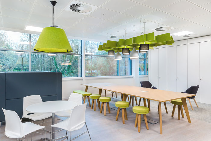 科技公司現(xiàn)代簡(jiǎn)約辦公室交流區(qū)裝修設(shè)計(jì)案例效果圖