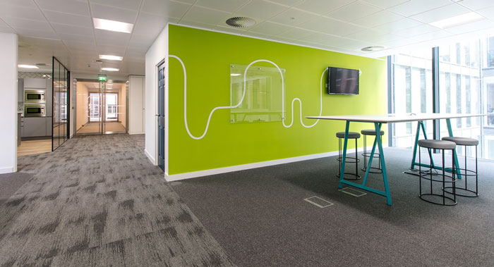 600平方辦公室交流背景墻裝修設計效果圖