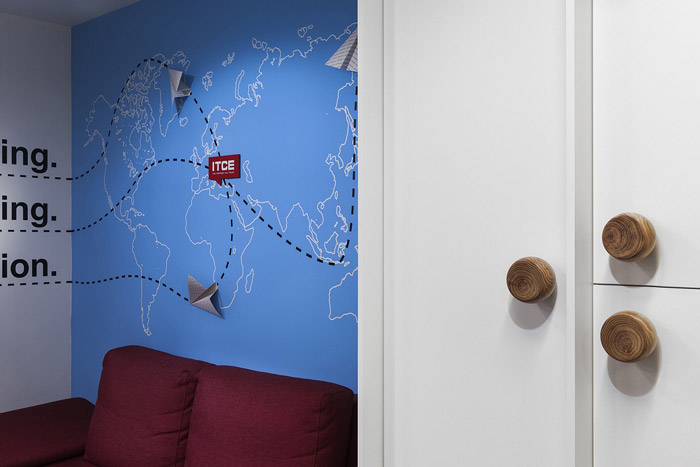 IT培訓(xùn)學(xué)校辦公室接待區(qū)裝修設(shè)計(jì)效果圖